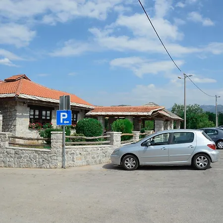 ستارا هرسجوفينا فندق مبيت وإفطار 5*